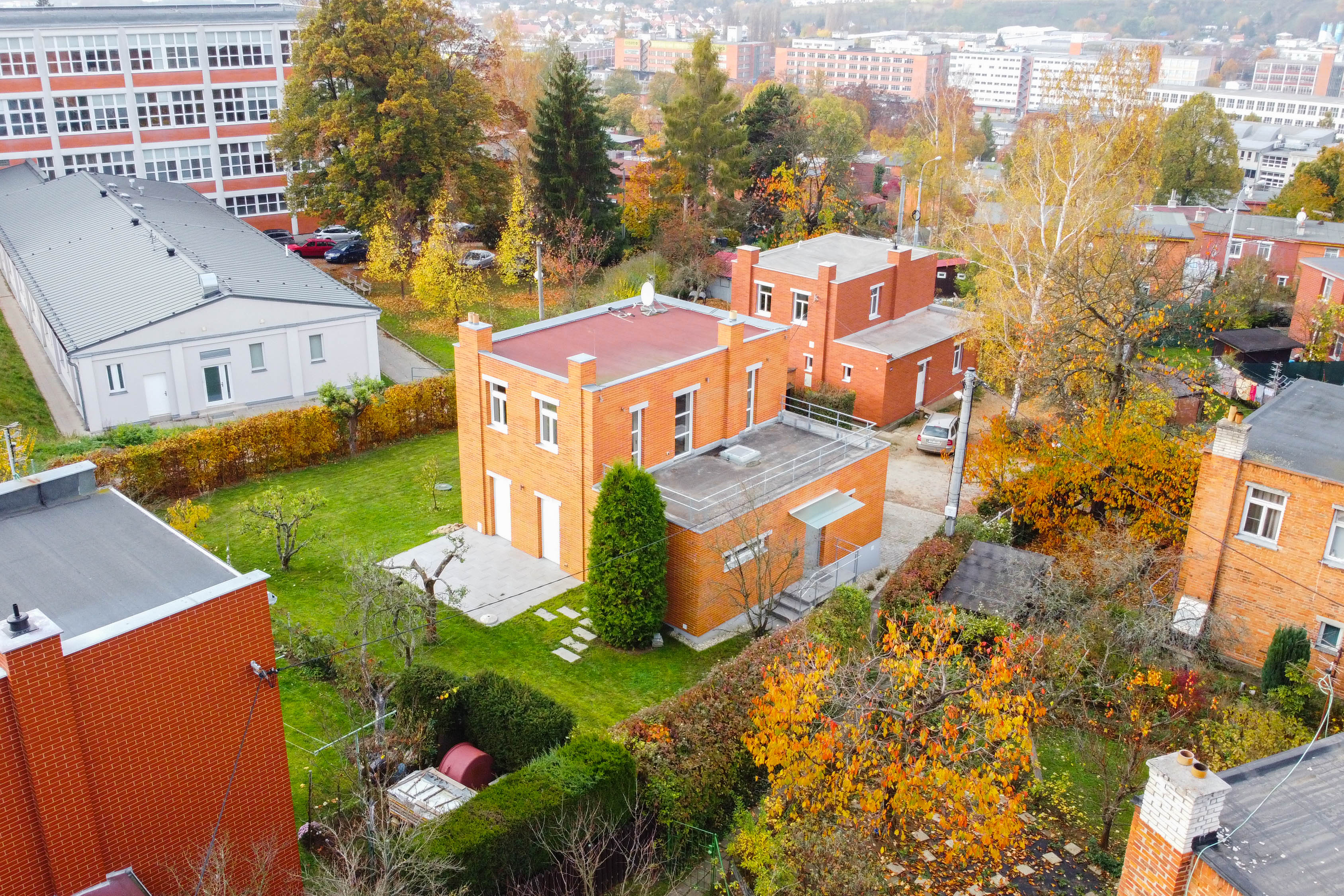 Baťovský jednodomek z dronu